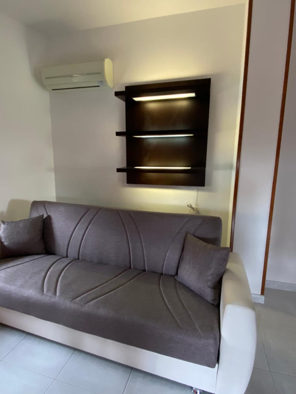 Seating area, air conditioner