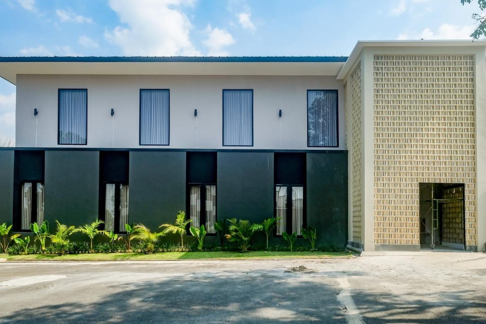 Facade/entrance