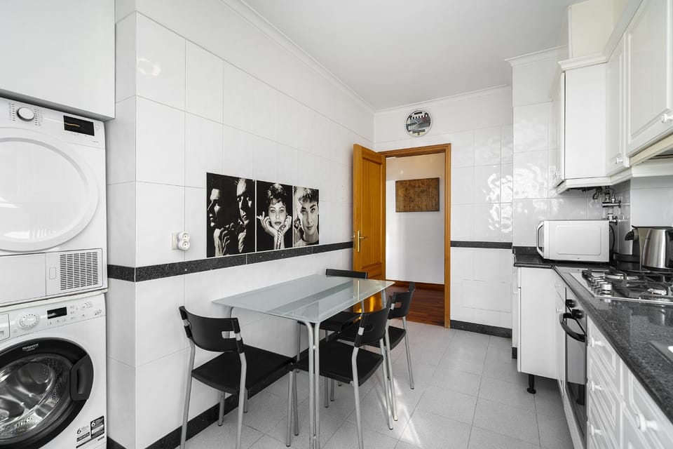 Kitchen or kitchenette, Dining area, dishwasher, minibar, pet friendly, stove, washing machine, dryer