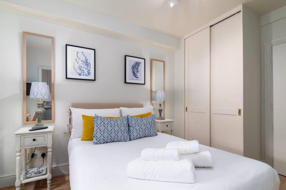 Bed, Photo of the whole room, Bedroom, heating, internet, towels, wardrobe