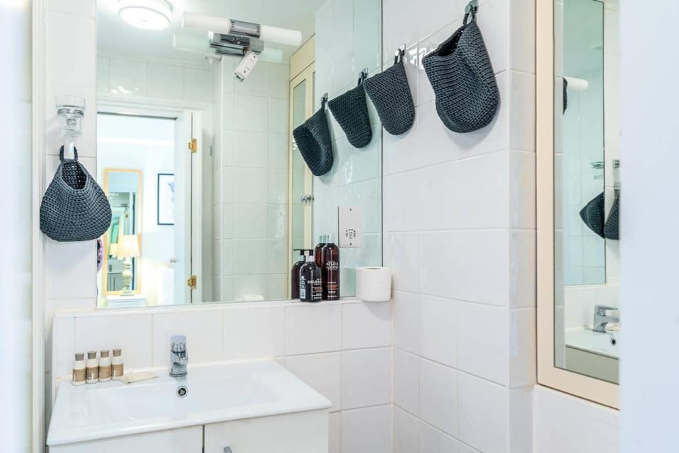 Shower, Bathroom, heating, towels