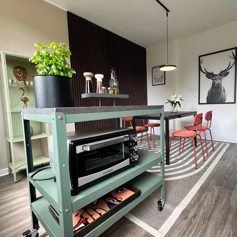 Kitchen or kitchenette, Seating area, Dining area