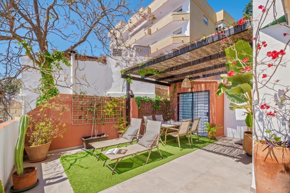 Balcony/Terrace, sunbed