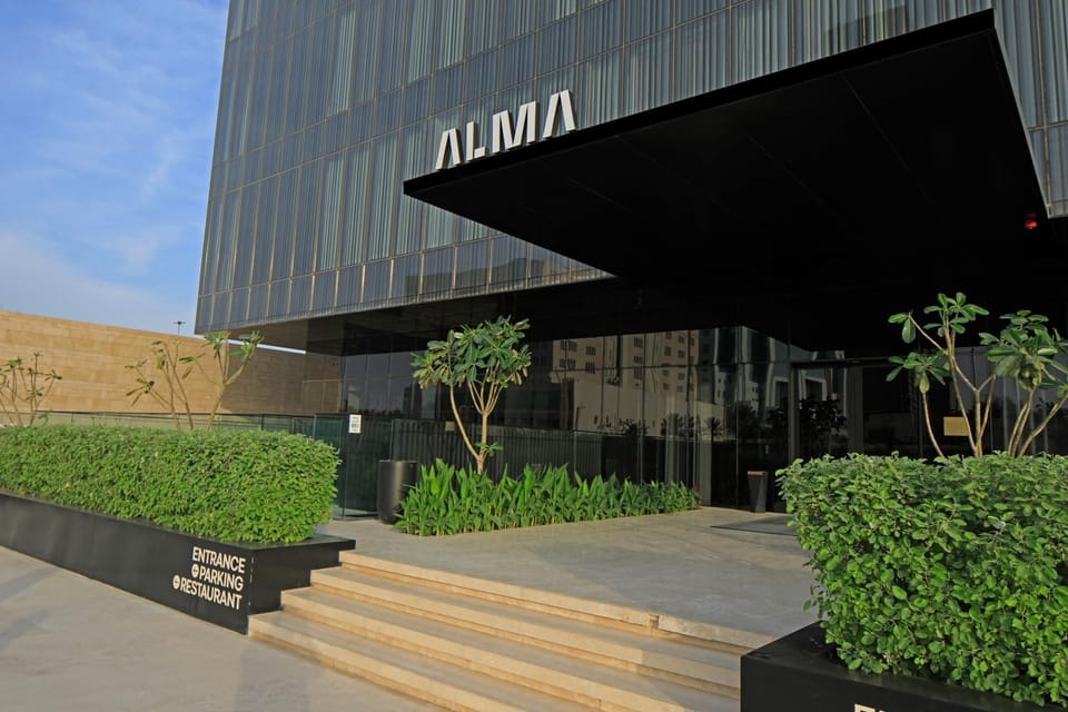 Property building, Facade/entrance, Day