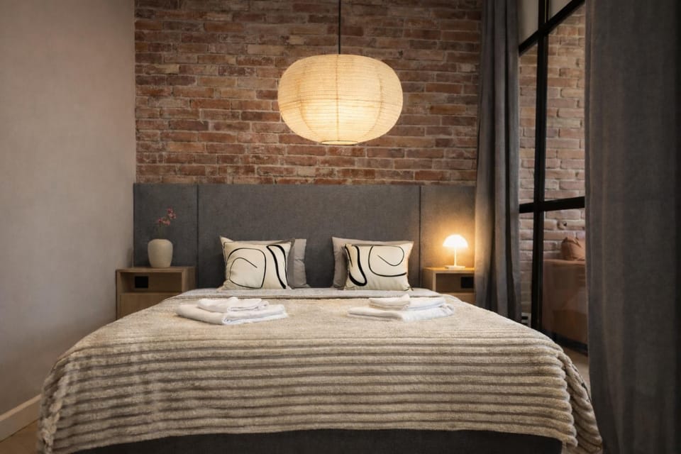 Bed, Photo of the whole room, Bedroom, towels