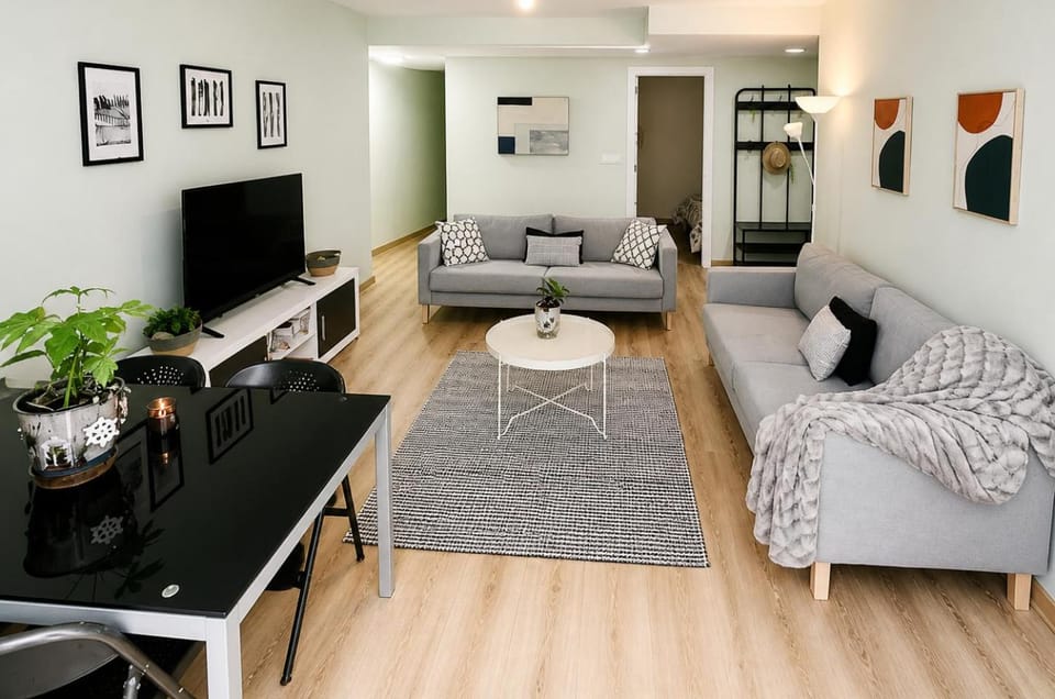 TV and multimedia, Living room, Seating area, Dining area
