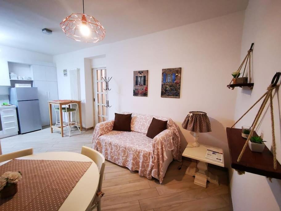 BORGO DE’ CENCI, lovely apartment below the Castel Apartment in Tuscany