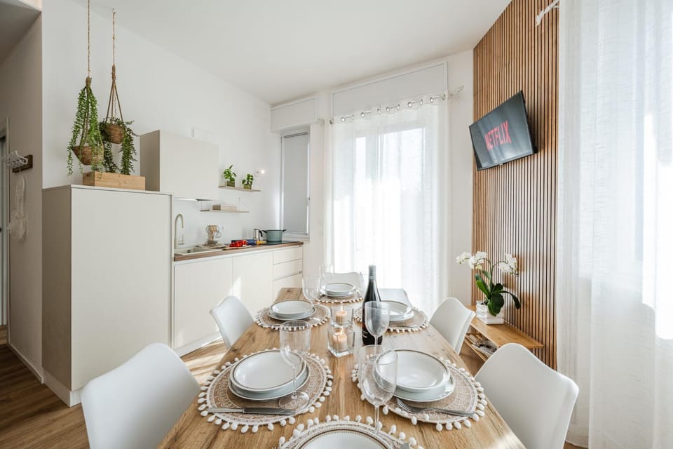 TV and multimedia, Kitchen or kitchenette, Dining area
