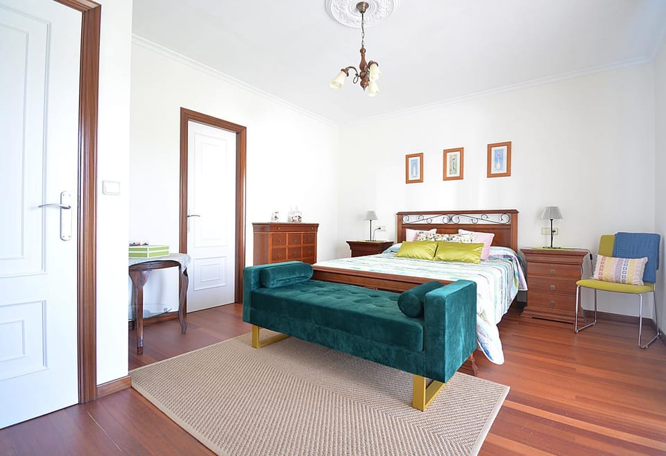 Bed, Photo of the whole room, Bedroom, wardrobe