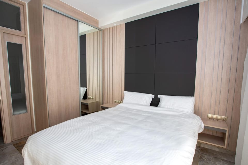 Bedroom, wardrobe