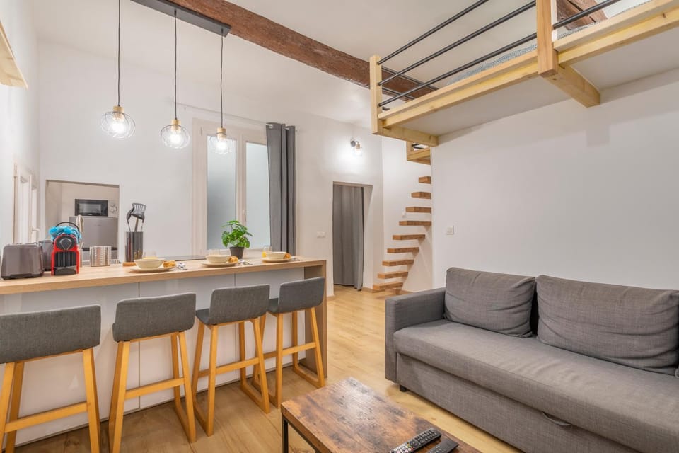 Kitchen or kitchenette, Seating area, Dining area
