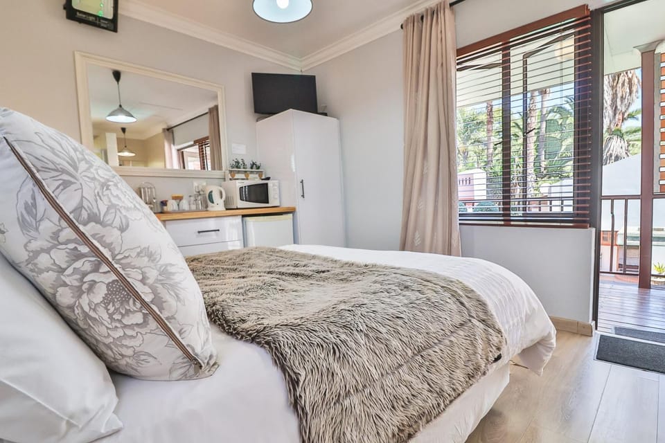 Bed, TV and multimedia, Photo of the whole room, Bedroom, minibar