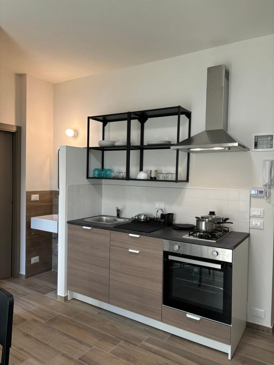 Kitchen or kitchenette, oven, stove