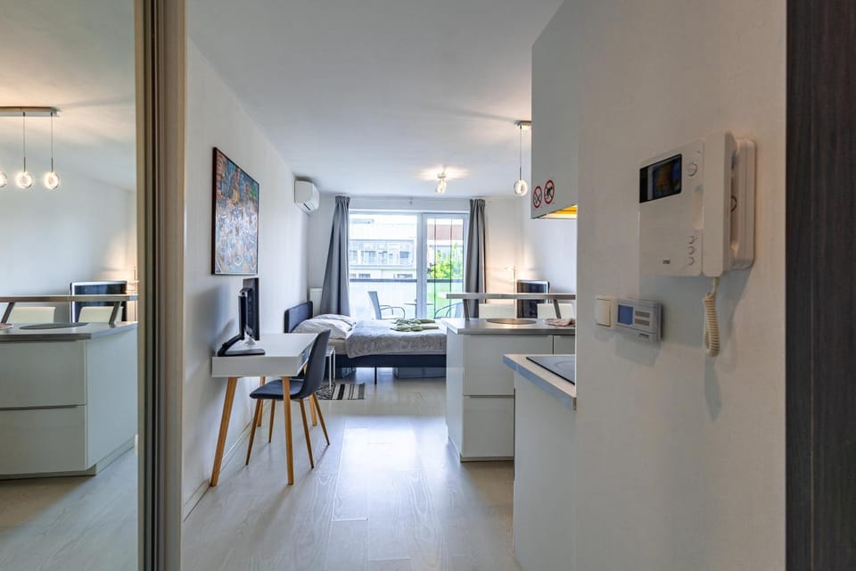 FREE PARKING - ADM New Studio, Central Location Apartment in Bratislava