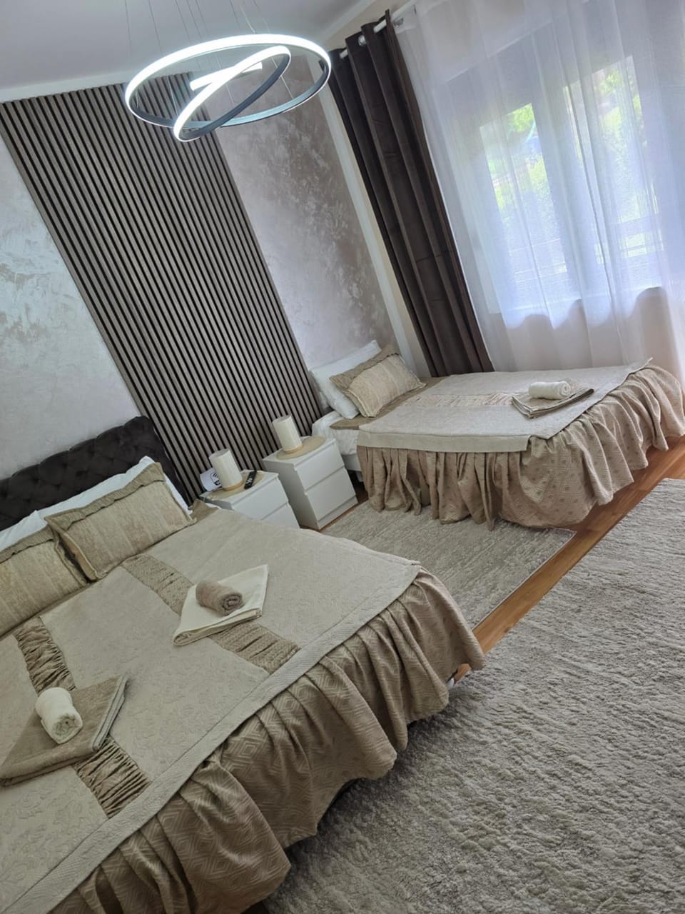 Bed, Bedroom, towels