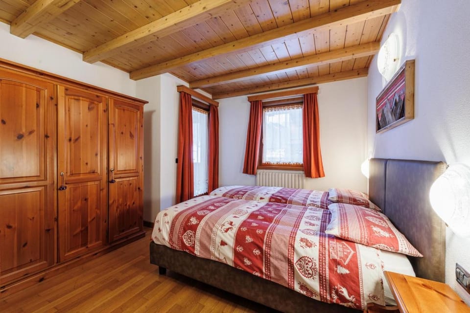 Property building, Living room, Bedroom