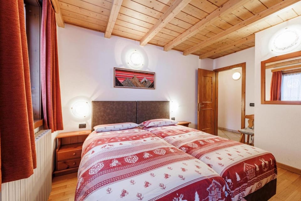 Property building, Living room, Bedroom