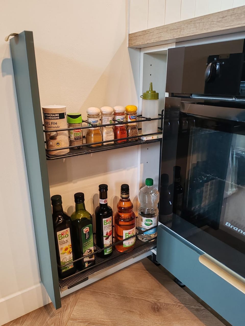 Kitchen or kitchenette, Food, oven