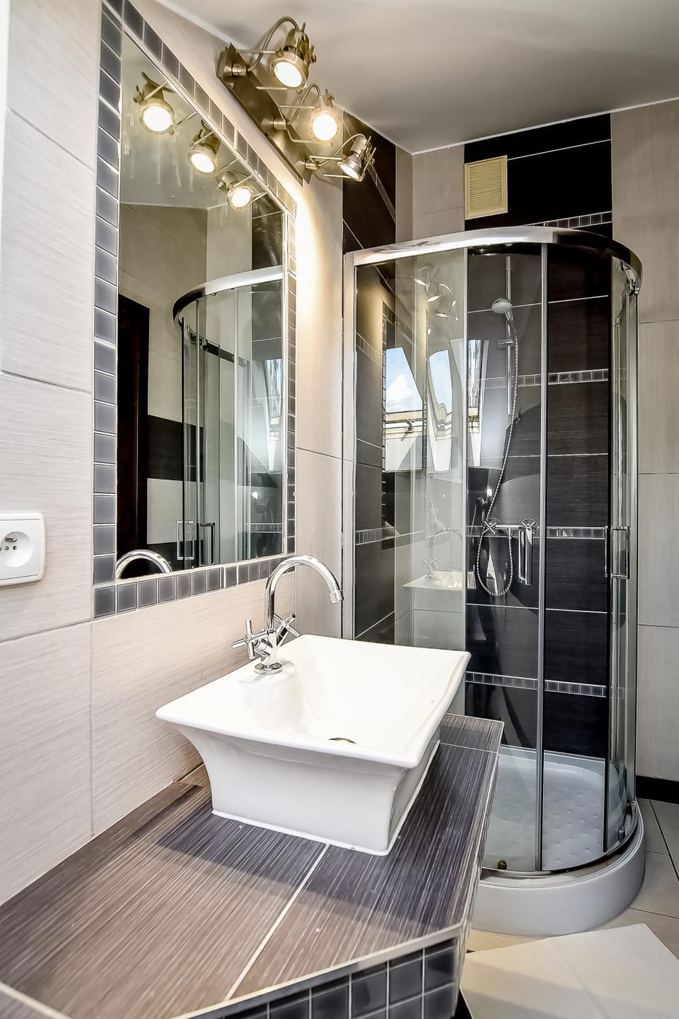 Shower, Bathroom, towels