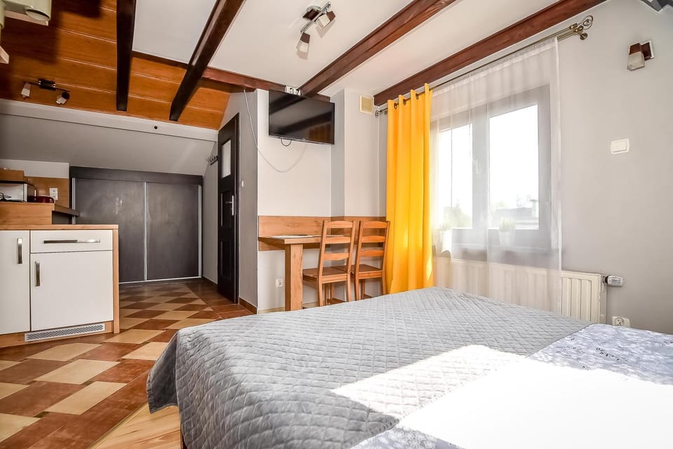 Bed, Kitchen or kitchenette, Photo of the whole room, Bedroom
