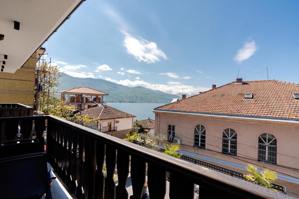 Day, Natural landscape, View (from property/room), Balcony/Terrace, Lake view, Mountain view