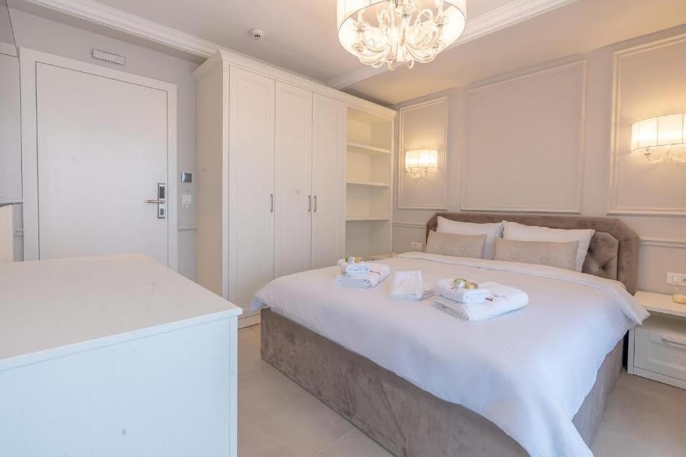 Bed, Bedroom, towels, wardrobe