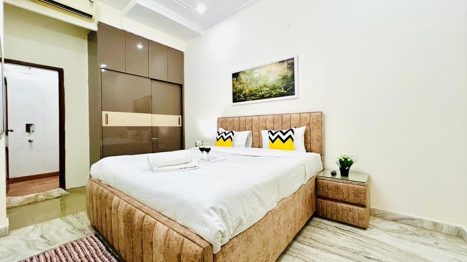 Bedroom, wardrobe