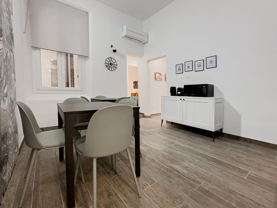 Living room, Seating area, Dining area, oven, air conditioner