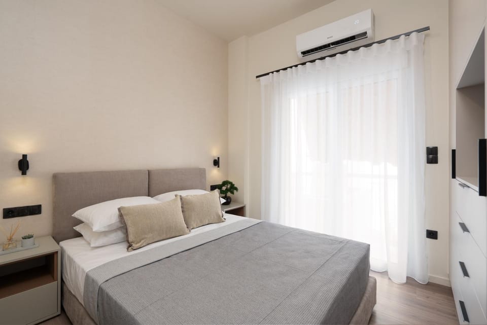 Bed, TV and multimedia, Photo of the whole room, Bedroom, air conditioner