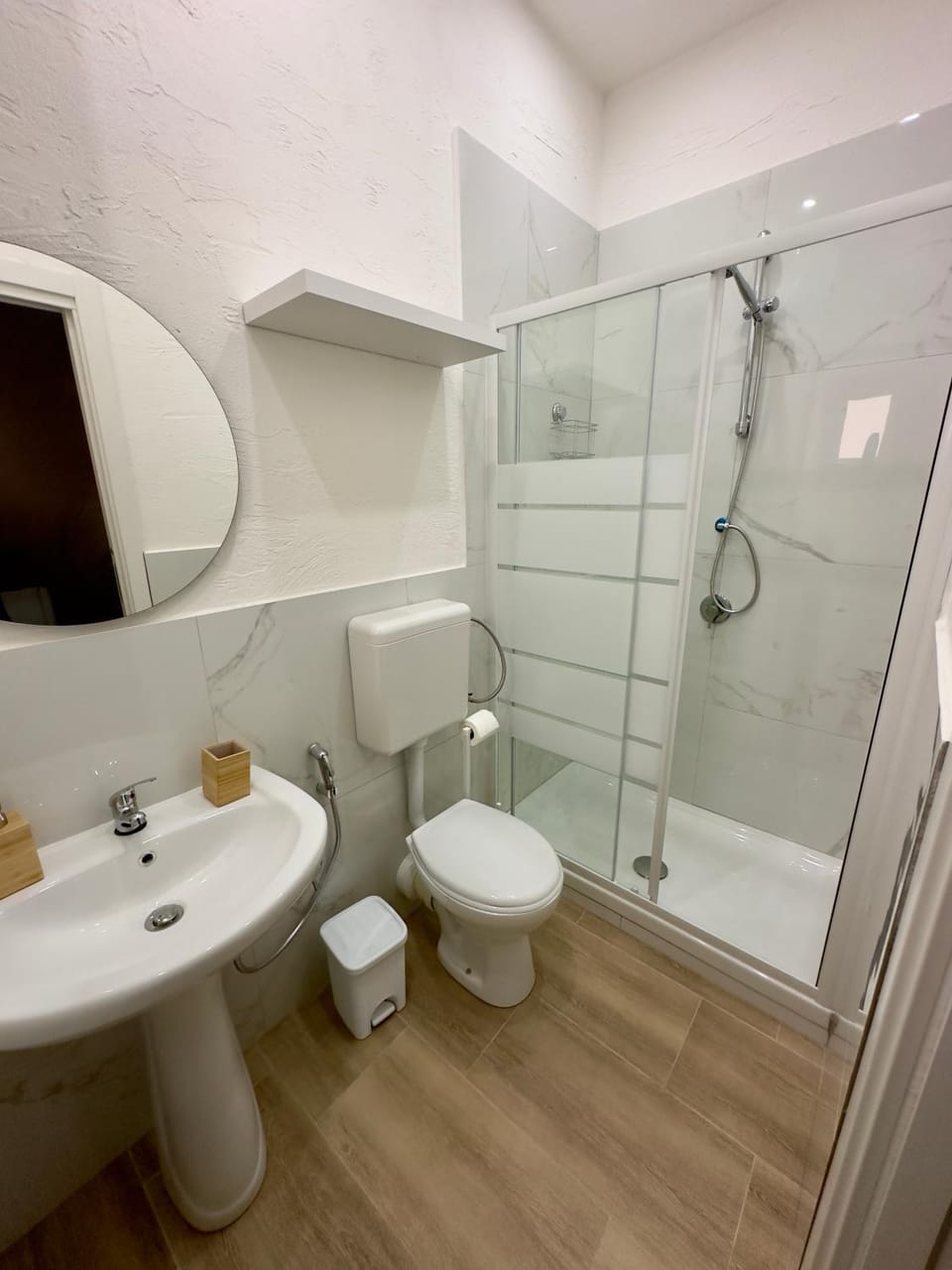 Shower, Toilet