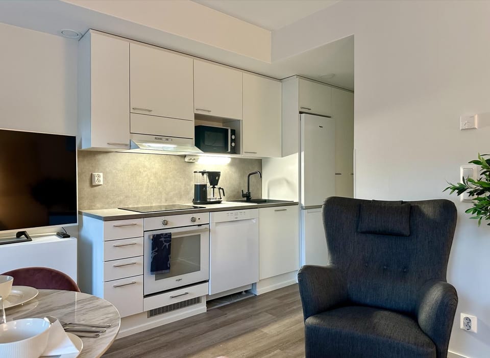 Kitchen or kitchenette, oven, stove
