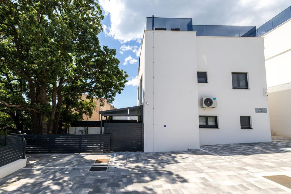 Property building, Day, Parking