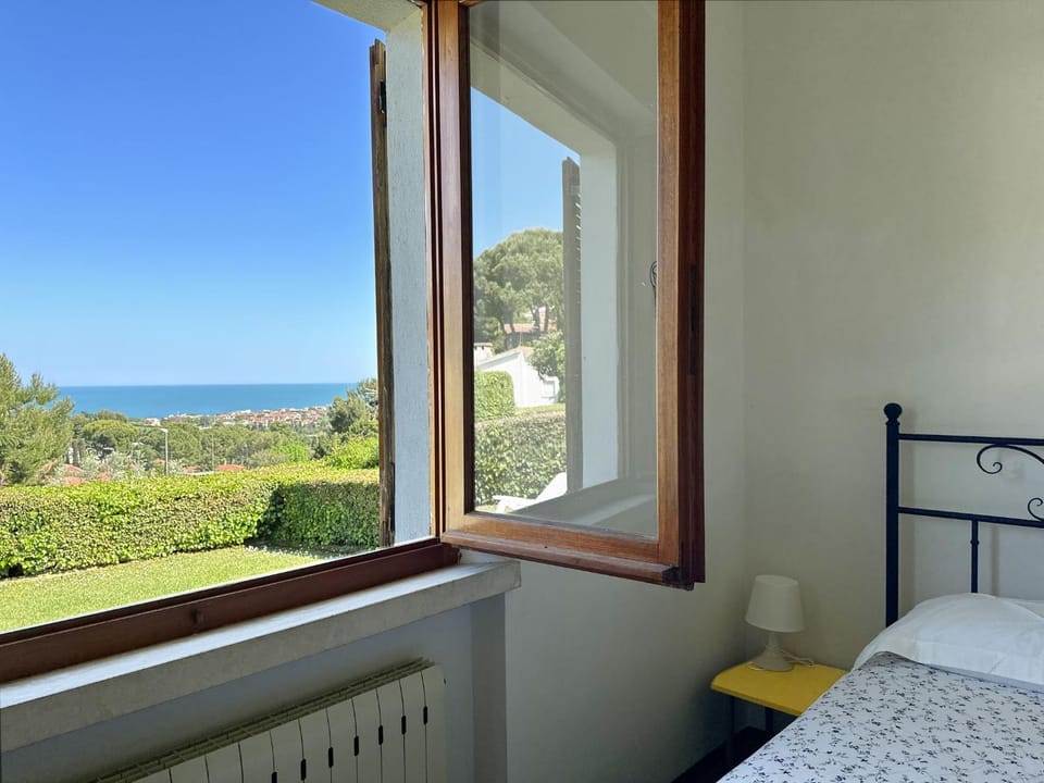 Bed, Day, Natural landscape, View (from property/room), Photo of the whole room, Bedroom, Sea view