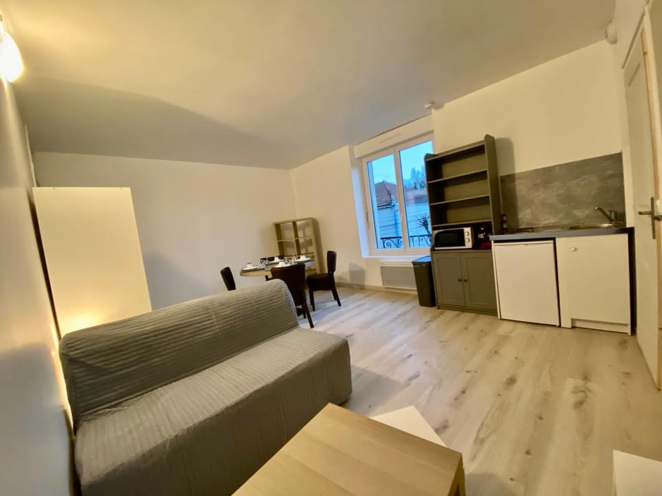 Kitchen or kitchenette, Seating area