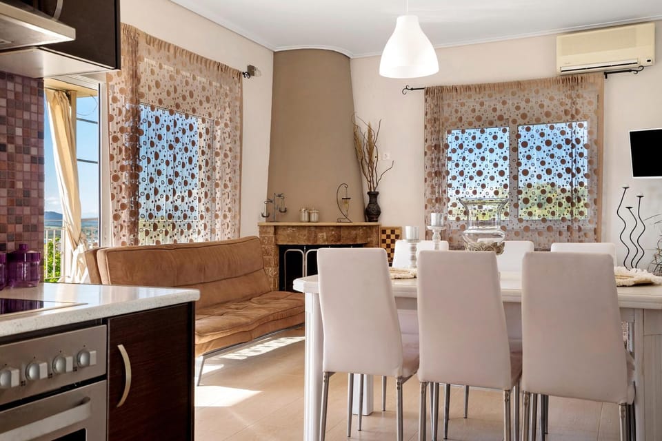 Property building, Kitchen or kitchenette, Living room