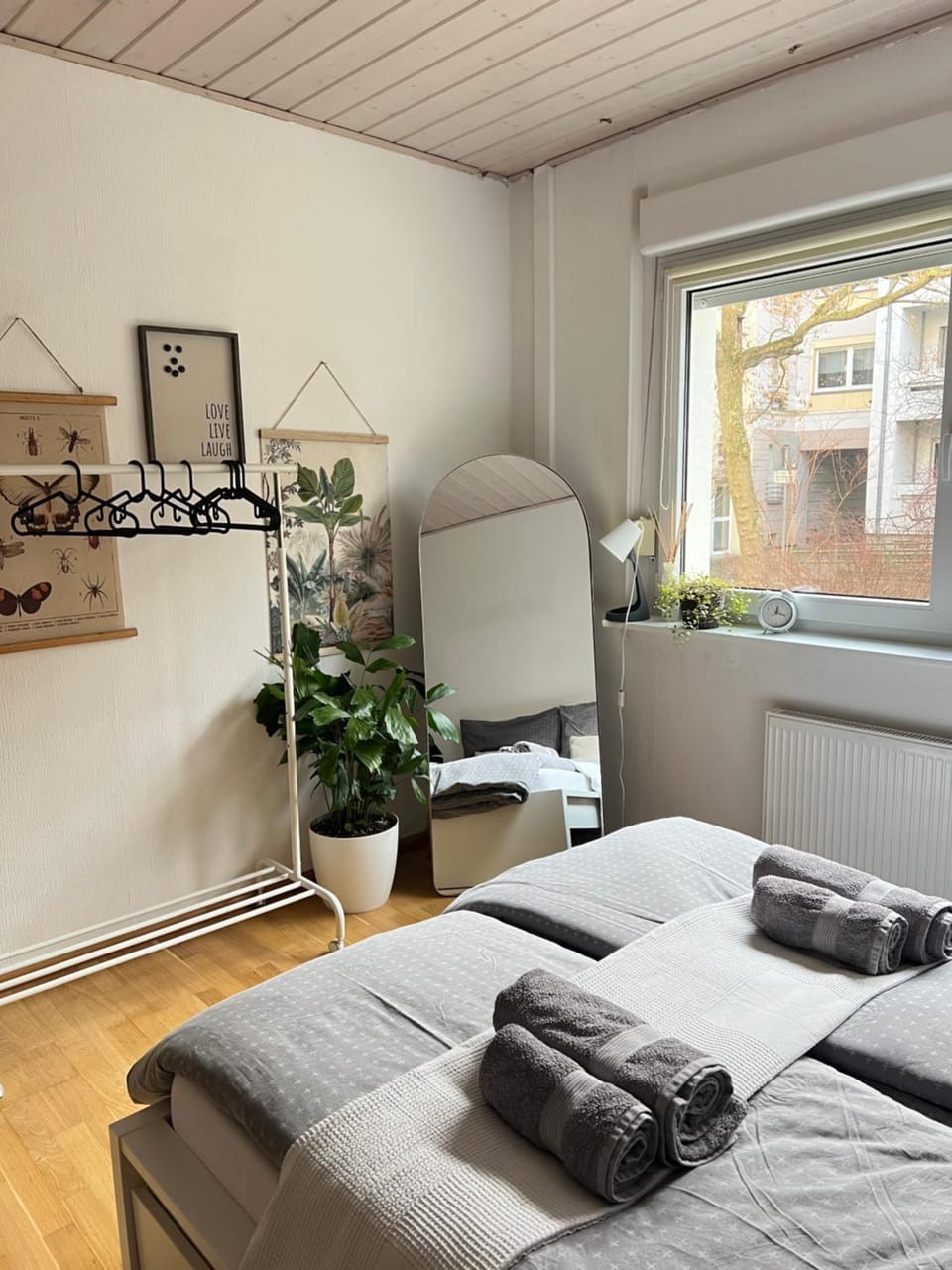 Bed, Living room, Photo of the whole room, Bedroom, internet, towels