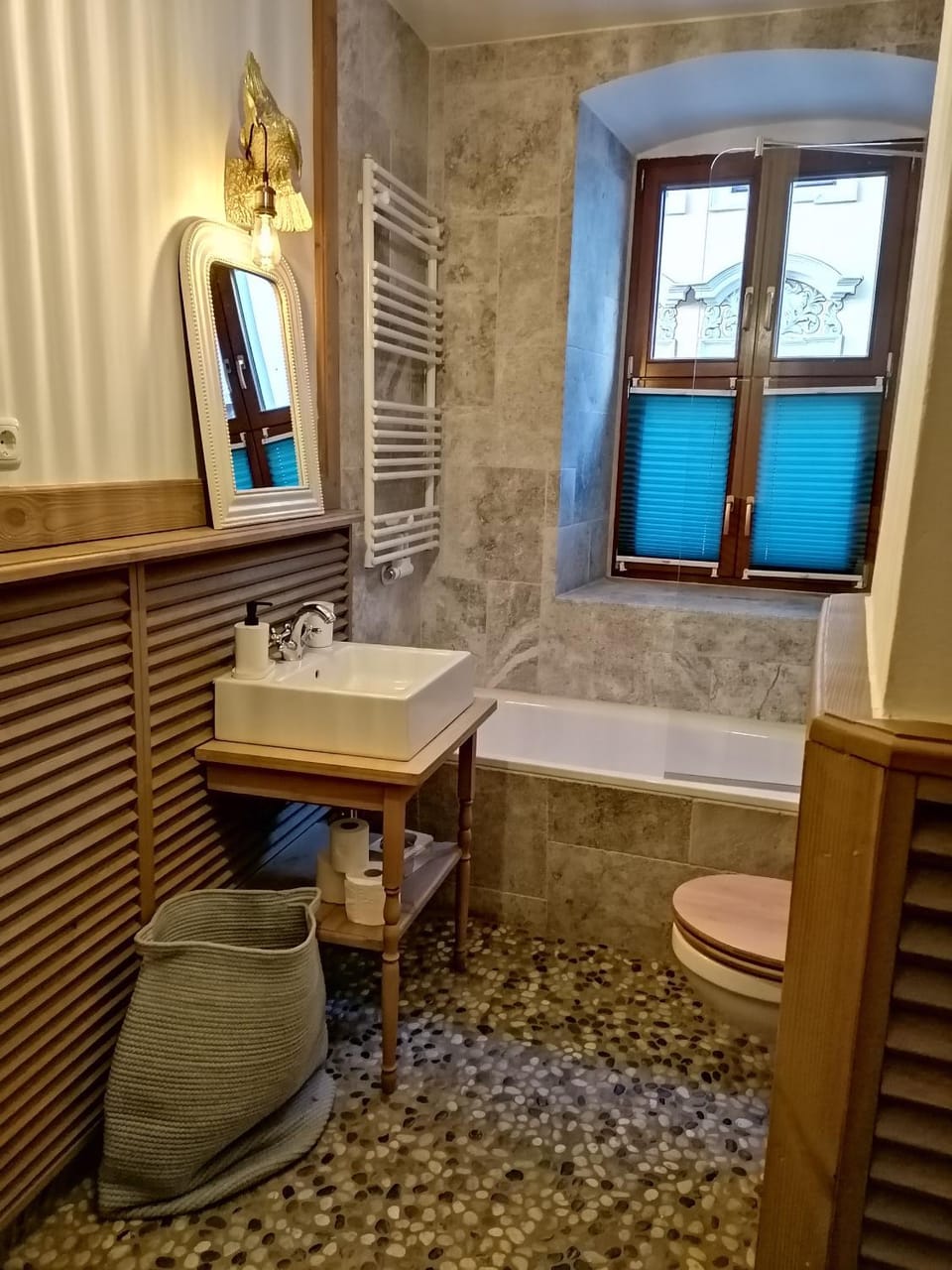 Bathroom, Bath, towels