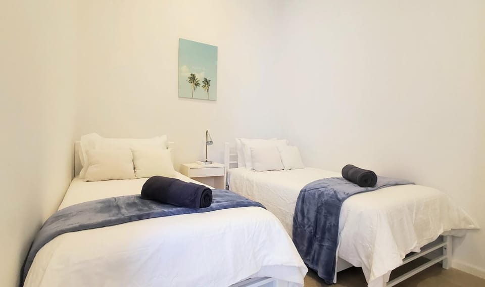 Coastal Salty Kiss Sleeps 4! Apartment in Perth