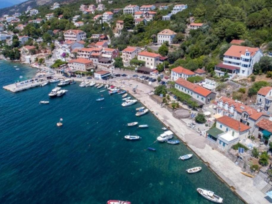 Apartman u sumi nedaleko od mora Apartment in Kotor Municipality