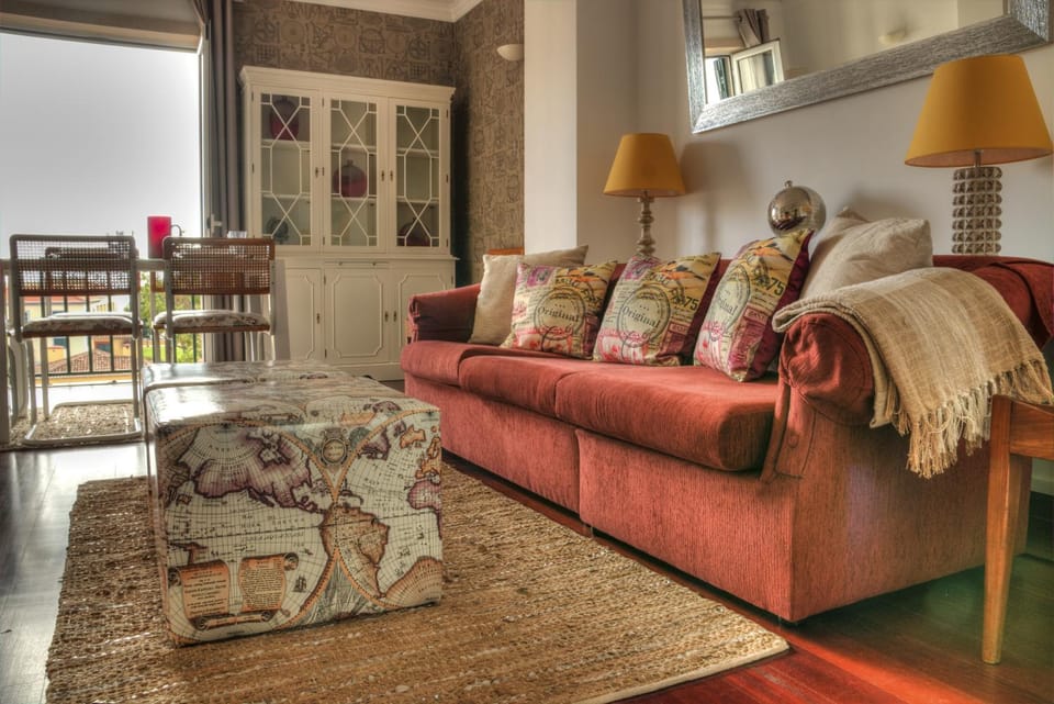 Day, TV and multimedia, Living room, Decorative detail