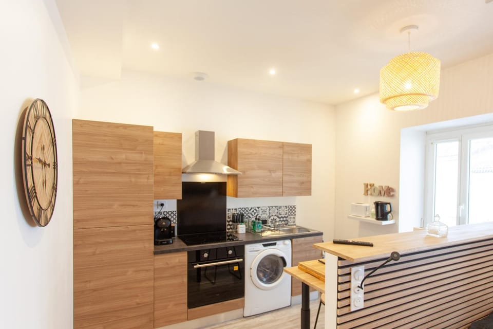 Coffee/tea facilities, Kitchen or kitchenette, Dining area, minibar, pet friendly, stove, toaster, washing machine