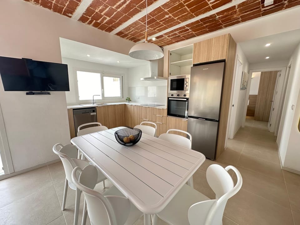 Kitchen or kitchenette, Living room