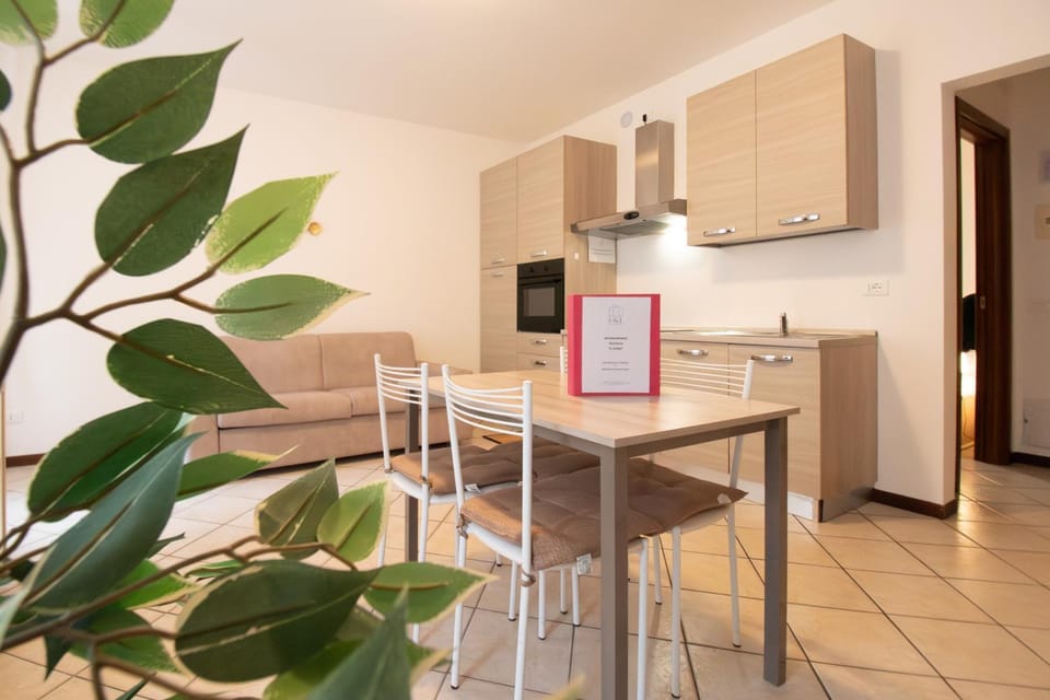 Kitchen or kitchenette, Dining area, oven, pet friendly, stove