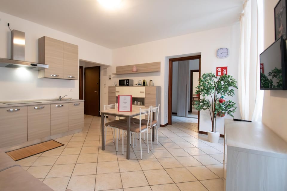 Kitchen or kitchenette, Dining area, oven, pet friendly, stove