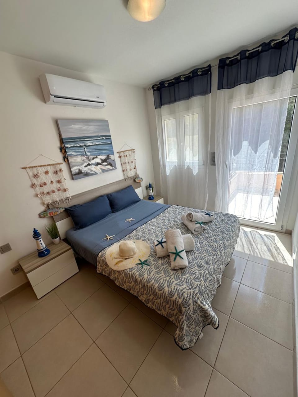 Bedroom, air conditioner