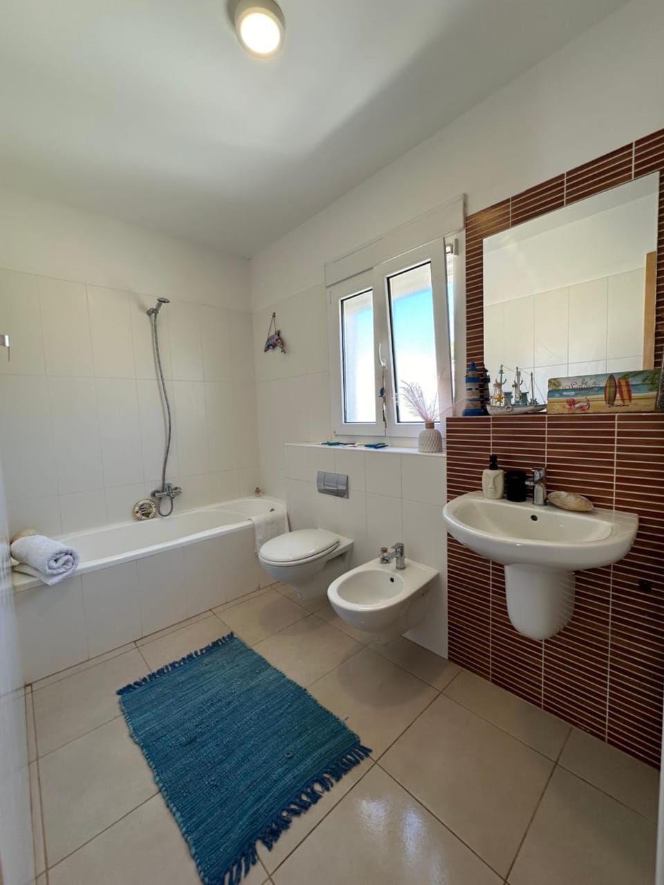 Toilet, Bath, towels