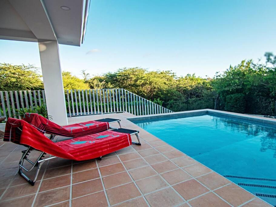 Sunny & Breezy, Tropical 3 BR villa with pool Apartment in Jan Thiel
