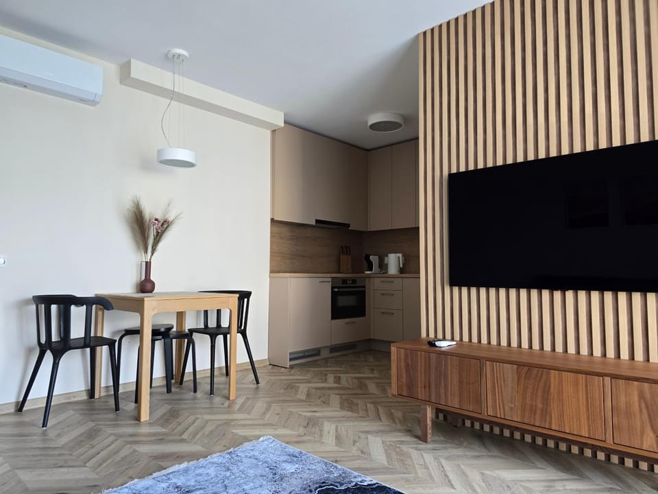 Communal lounge/ TV room, TV and multimedia, Kitchen or kitchenette, Dining area