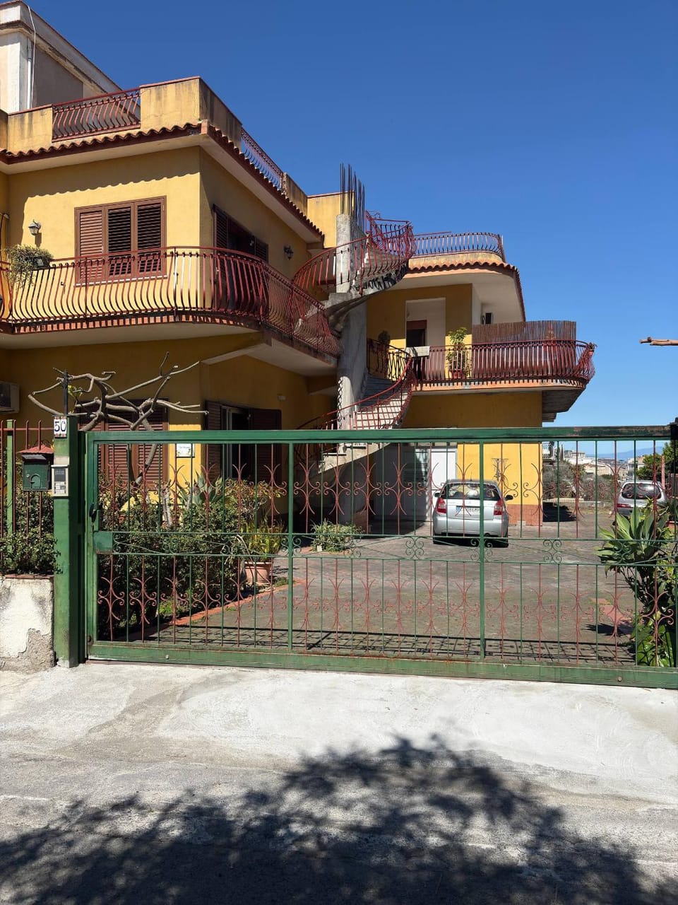 Facade/entrance