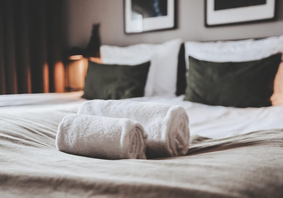 Bed, Photo of the whole room, Bedroom, towels